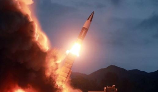Triều Tiên phóng tên lửa bay qua Nhật Bản