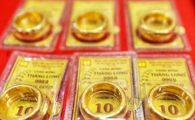 Vàng Nhẫn 9999: Giảm sốc tới 2 triệu đồng mỗi lượng, mốc 77 triệu đồng &#8220;mất hút&#8221;