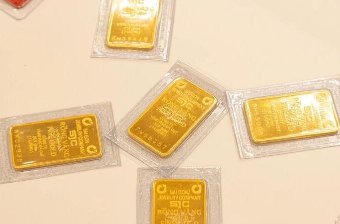 SJC tăng gần 1 triệu đồng trước phiên đấu thầu thứ 2, thế giới chững lại khiến vàng nhẫn chưa thể đạt 76 triệu đồng