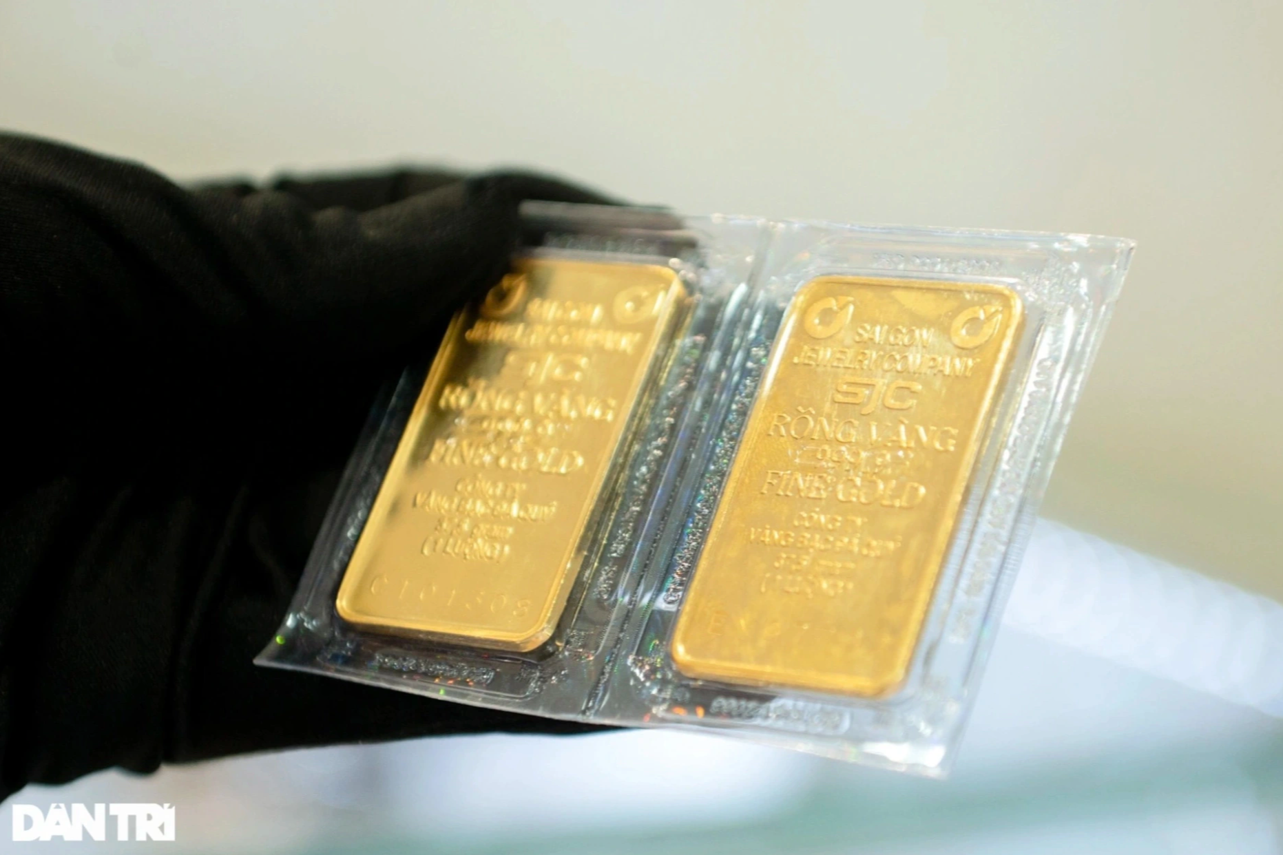 Vàng rớt giá gần 1 triệu đồng/lượng, về dưới 84 triệu đồng