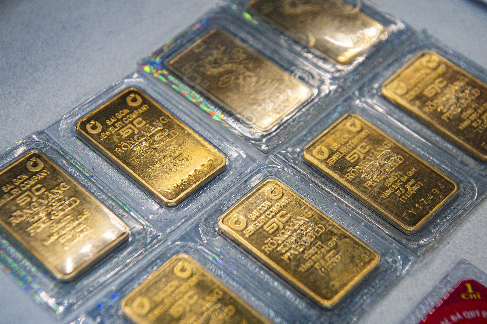 Giá vàng tăng rồi giảm, lình xình quanh mốc 90,7 triệu đồng/lượng